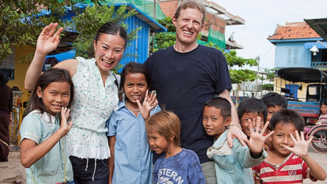Scott Neeson, A Former Hollywood Film Marketing Director, Sold All His Possessions And Went To Help 2,000 Poor Children In Cambodia In 2004. Now They Are Graduating From University (4 pics)