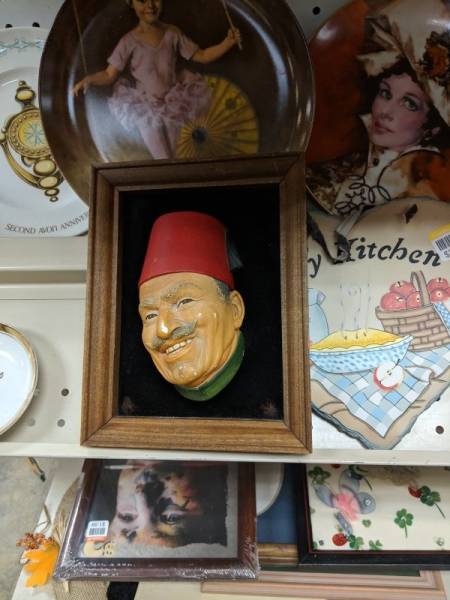Thrift Shops Are Strange (64 pics)