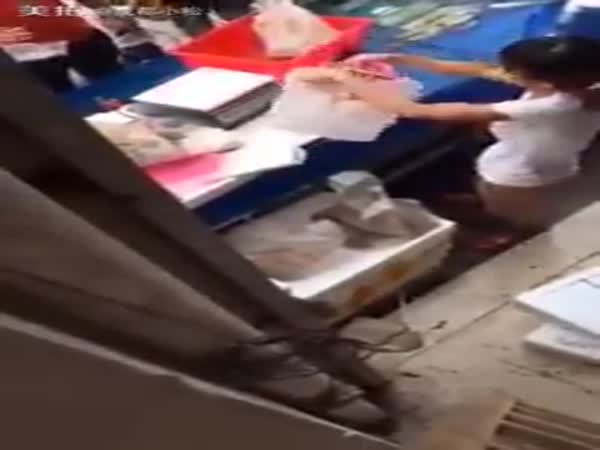 Vendor Caught Cheating On Camera