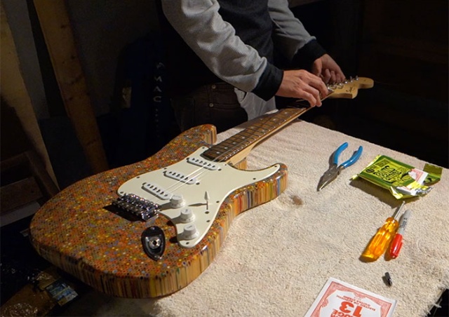 Guy Spends $500 To Build A Custom Guitar Out Of 1,200 Pencils (25 pics)