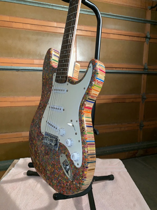 Guy Spends $500 To Build A Custom Guitar Out Of 1,200 Pencils (25 pics)