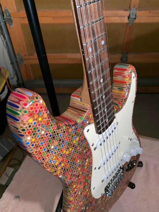 Guy Spends $500 To Build A Custom Guitar Out Of 1,200 Pencils (25 pics)
