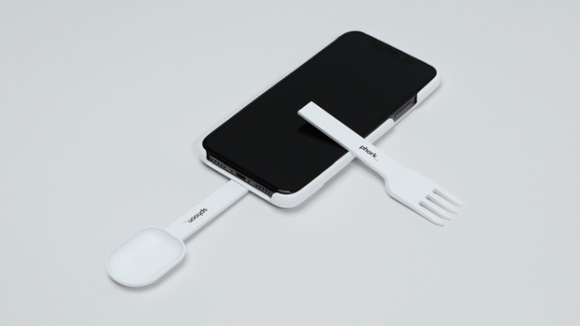 Sphoon_phork: Turn Your Smartphone Into A Spoon Or Fork (6 pics)