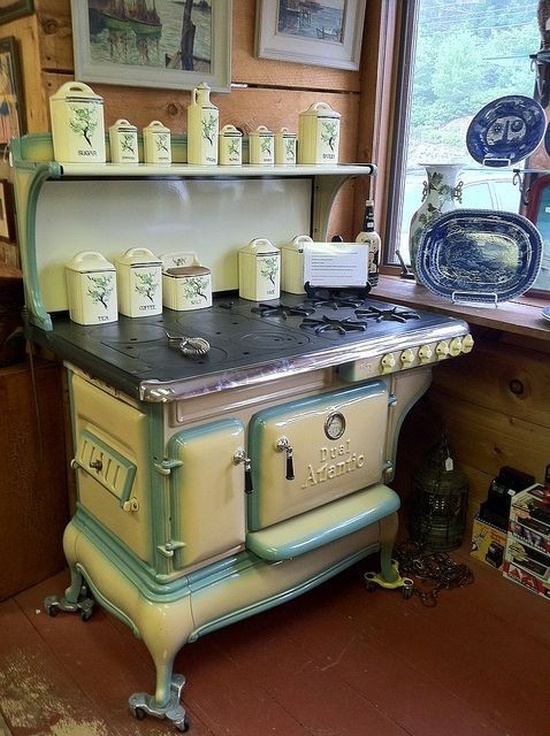 Old Style Kitchens (23 pics)