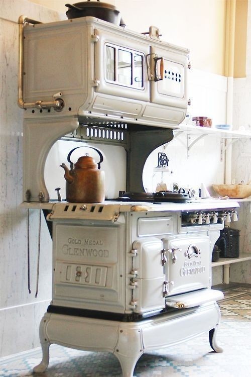 Old Style Kitchens (23 pics)