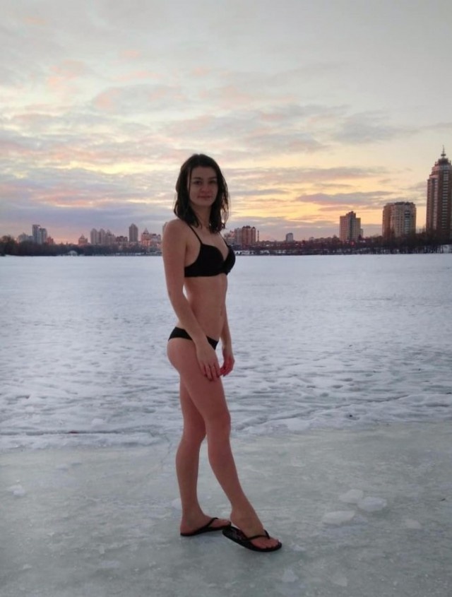 Ice Swimming In Russia. Hot Girls Edition (30 pics)