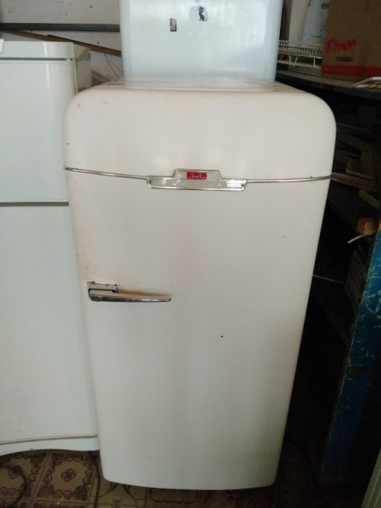 Repairing Of An Old Refrigerator (15 pics)