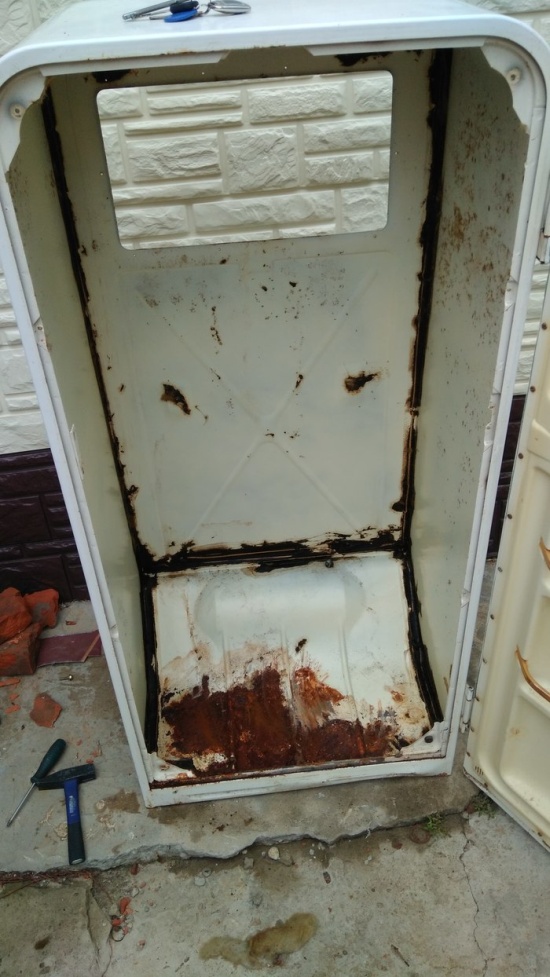 Repairing Of An Old Refrigerator (15 pics)