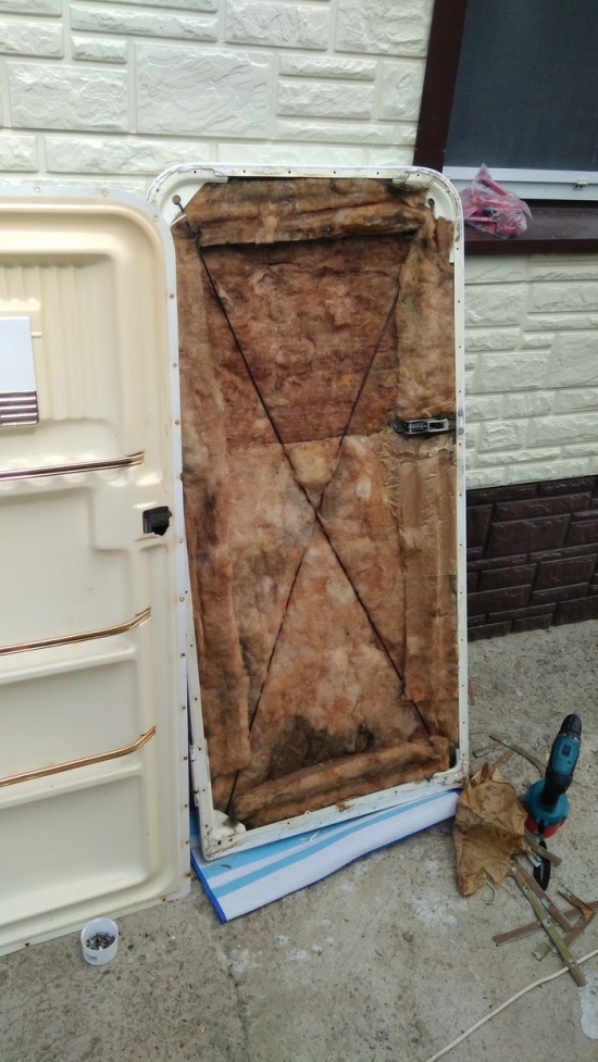 Repairing Of An Old Refrigerator (15 pics)