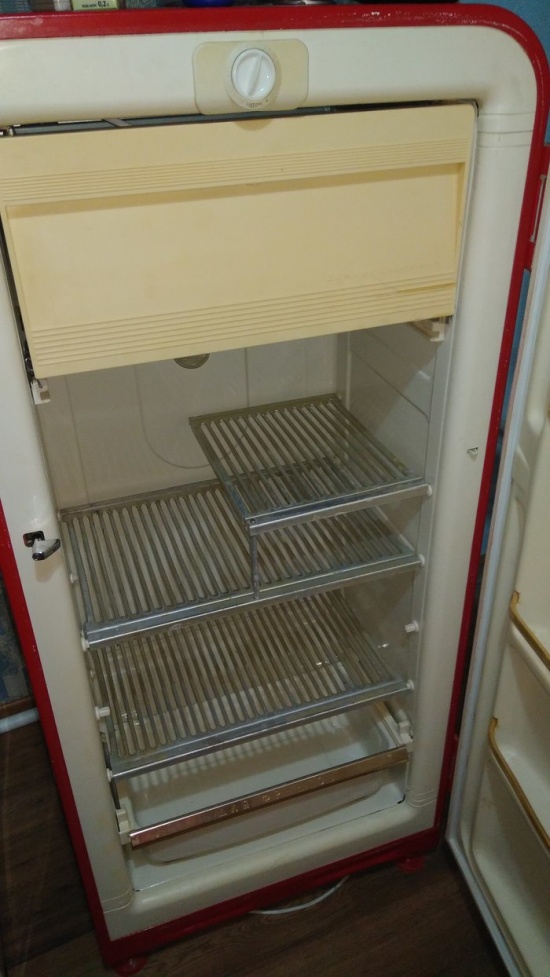 Repairing Of An Old Refrigerator (15 pics)