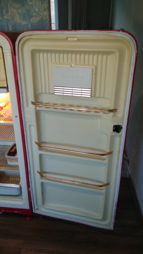 Repairing Of An Old Refrigerator (15 pics)