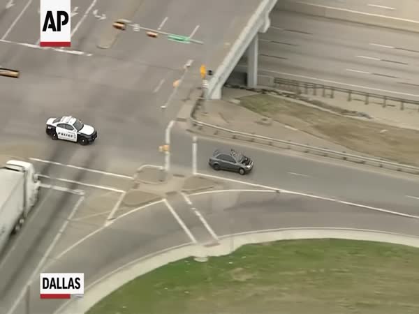 Dallas Robbery Suspects Thwarted By Car Hood Malfunction
