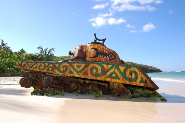 Painted Tanks At Flamenco Beach (Puerto Rico) (10 pics)