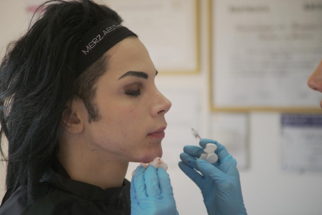 This Guy Spends Over $28,000 To Look Like Michael Jackson (8 pics)