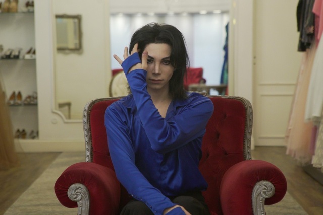 This Guy Spends Over $28,000 To Look Like Michael Jackson (8 pics)