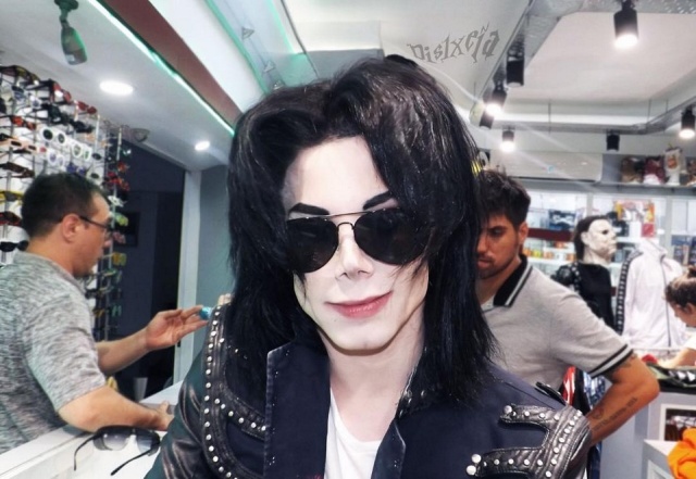 This Guy Spends Over $28,000 To Look Like Michael Jackson (8 pics)