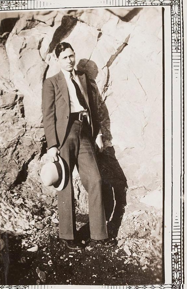 Bonnie and Clyde’s Never-Before-Seen Photo Album (6 pics)