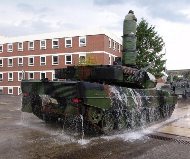 Germany’s Leopard Tank (40 pics)