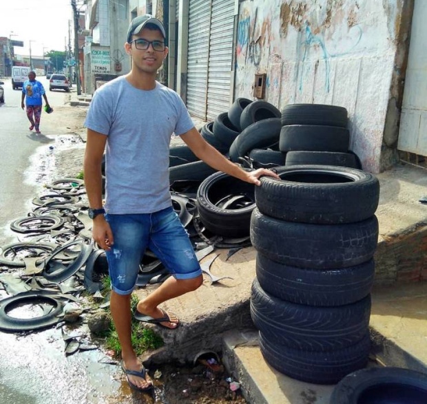 Brazilian Guy Finds The Perfect Use For Discarded Old Tires (10 pics)