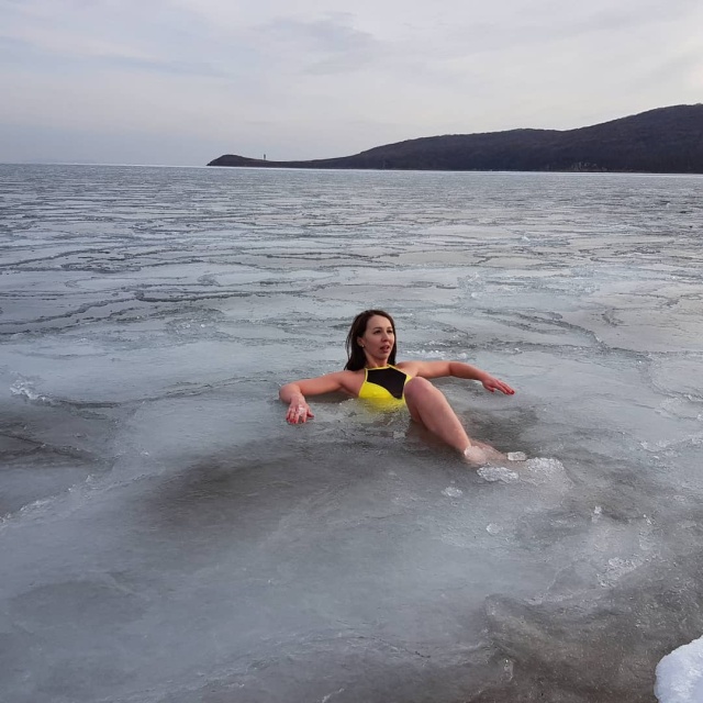 Russian Girl Who Loves Ice (9 pics)