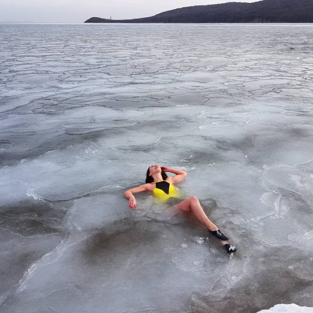Russian Girl Who Loves Ice (9 pics)