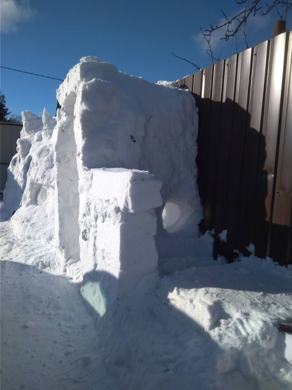 Snow House (8 pics)