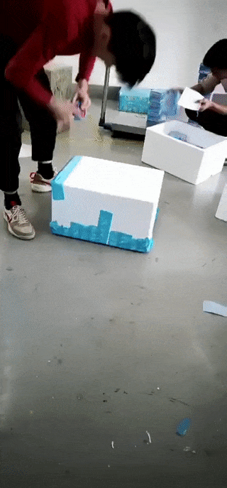 Packaging (17 gifs)