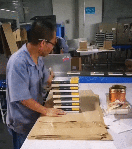 Packaging (17 gifs)