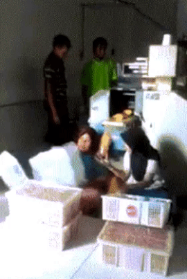 Packaging (17 gifs)