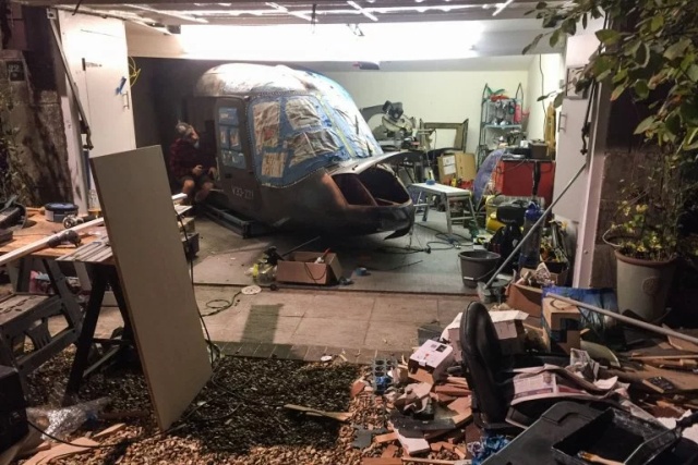 Woman Converts Helicopter Into Home Cinema (8 pics)