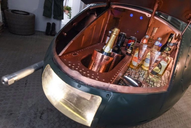 Woman Converts Helicopter Into Home Cinema (8 pics)