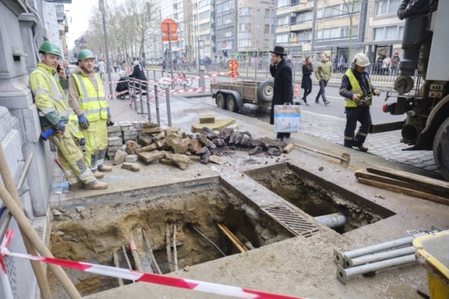 In Antwerp, Thieves Got Into The Bank From The Sewer (10 pics)