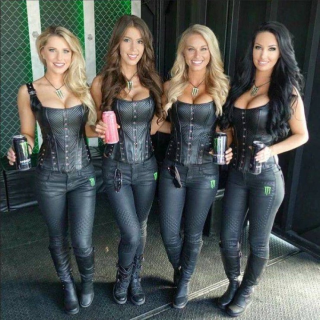 Several Girls Are Better Than One (25 pics)