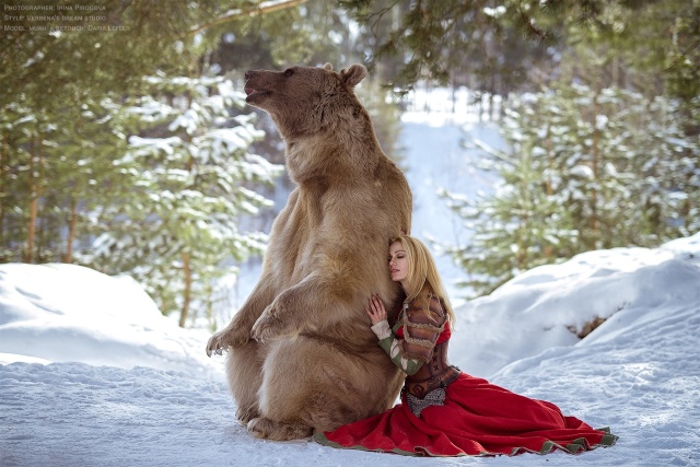 Girl And A Bear (11 pics)