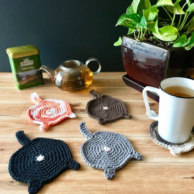 Crocheted Cat Butt Coasters (10 pics)