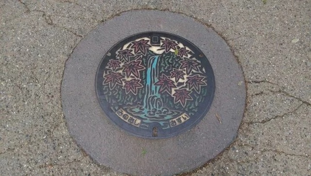 Manhole Art (27 pics)