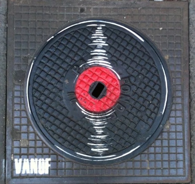 Manhole Art (27 pics)