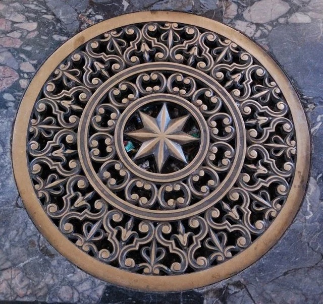 Manhole Art (27 pics)