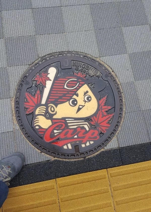 Manhole Art (27 pics)