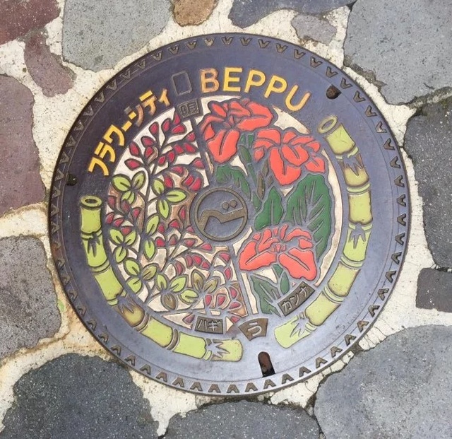 Manhole Art (27 pics)