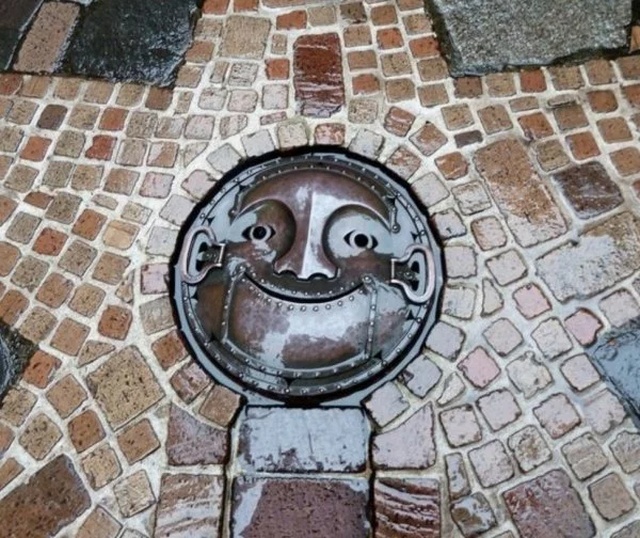 Manhole Art (27 pics)
