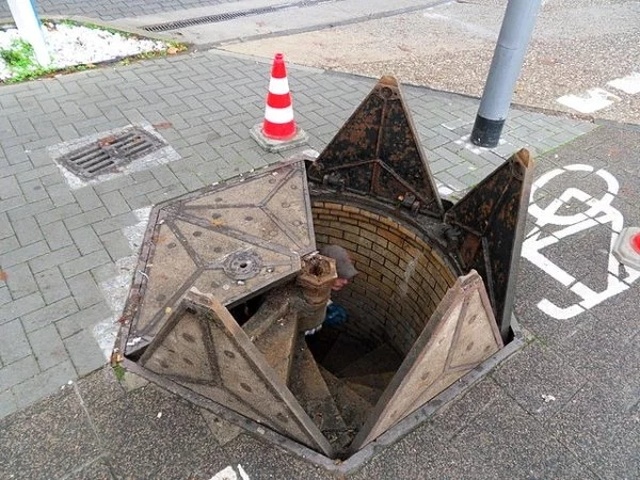 Manhole Art (27 pics)
