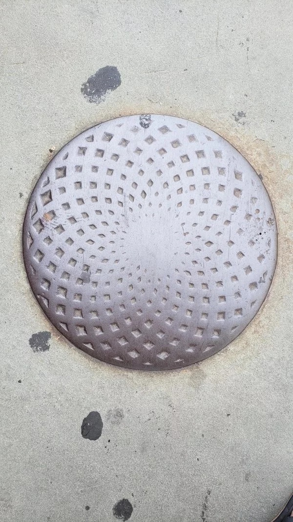 Manhole Art (27 pics)