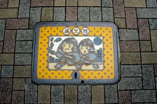 Manhole Art (27 pics)