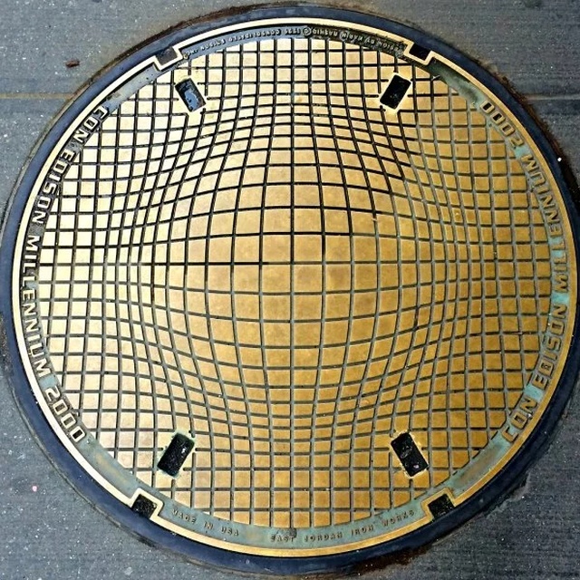 Manhole Art (27 pics)