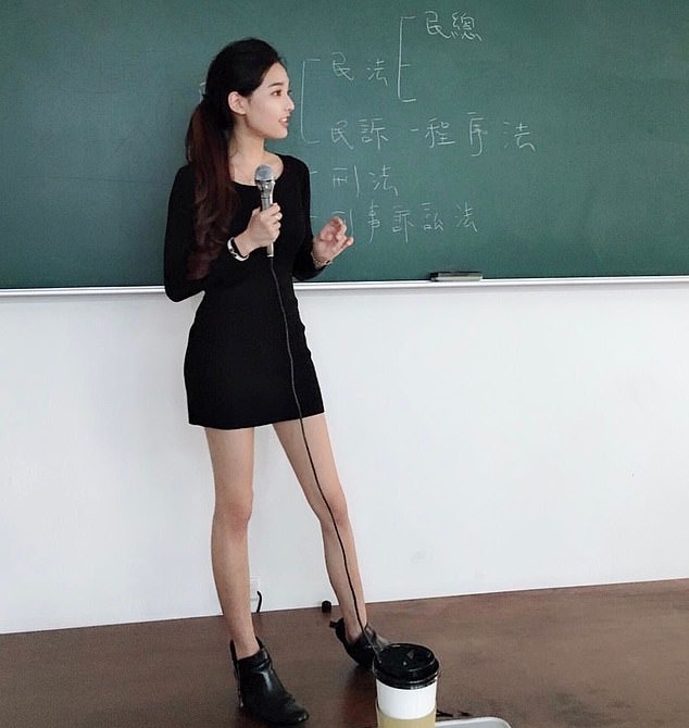 Meet Taiwan's Hottest Teacher (20 pics)