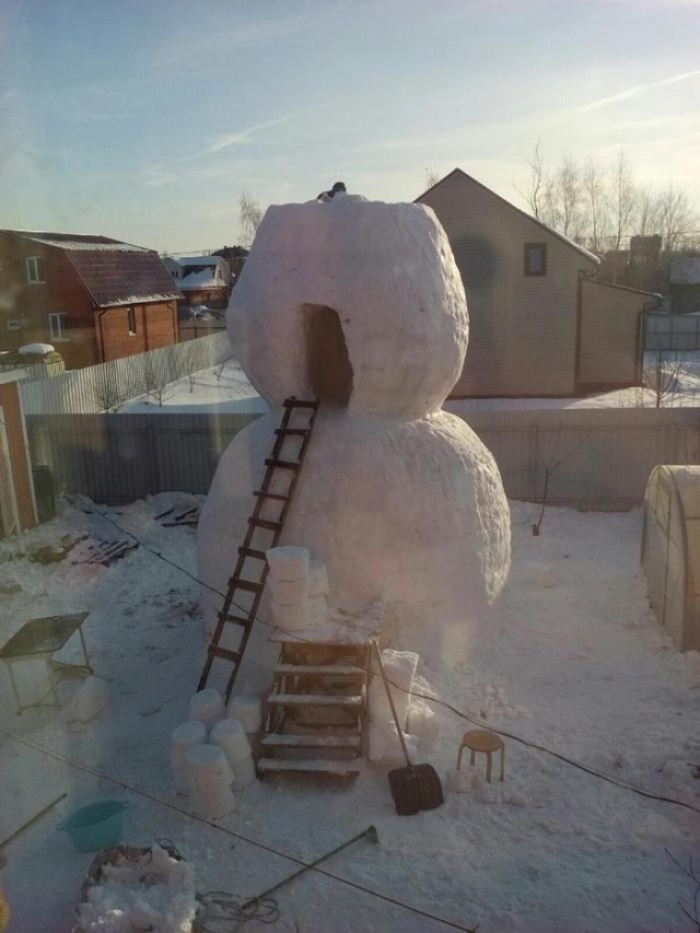 Giant Snowman (8 pics)