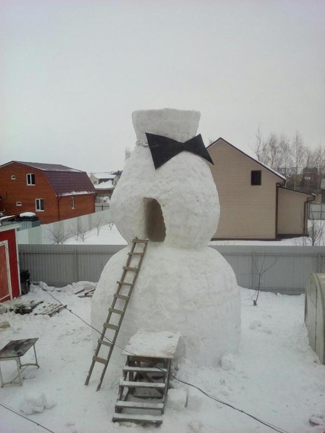 Giant Snowman (8 pics)