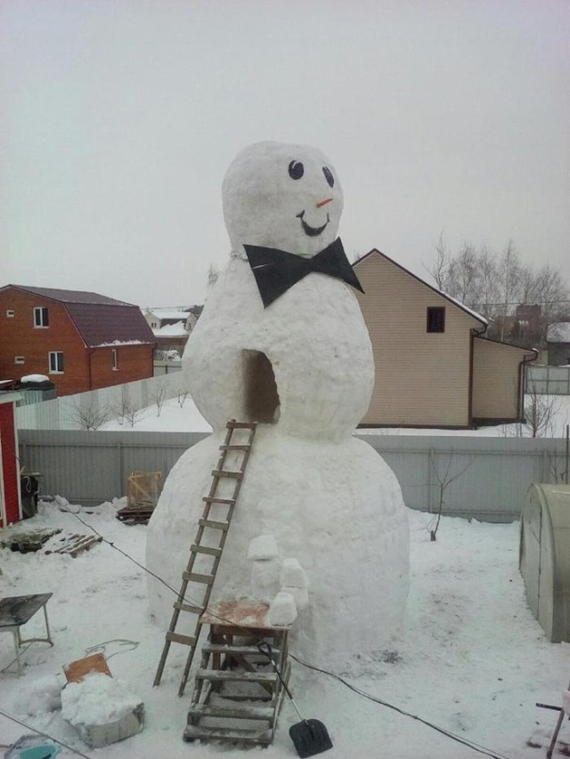 Giant Snowman (8 pics)