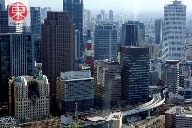 Gate Tower Highway In Japan Goes Through The Building (10 pics)